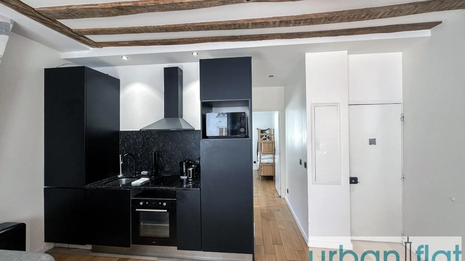 Urban Flat 97 - Spacious 1 Bedroom In Apartment *